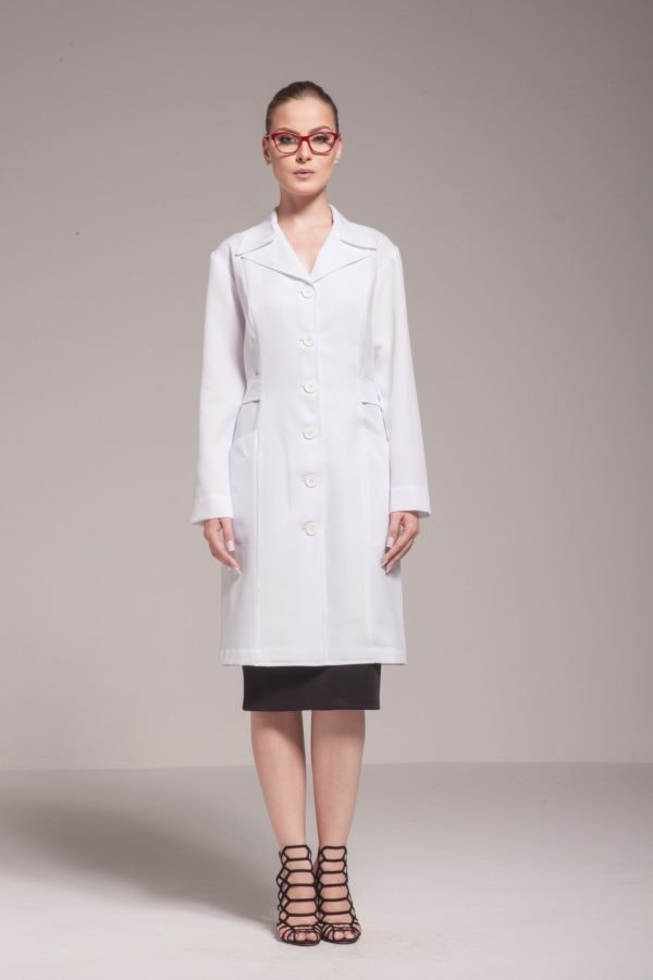 Jaleco Isabella, classico: com lapela de blazer, recortes que valorizam o corpo feminino, acabamento diferenciado e corte de alfaiataria. Muito Confortável.