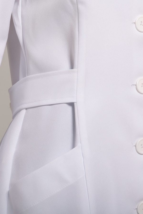 Klinik _ Jaleco Clássico Isabella: com lapela de blazer, recortes que valorizam o corpo feminino, muito confortável.