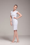 Vestido Jex Klinik, premium: com design moderno em neoprene, corte justo e acinturado, perfeito para uso sob os jalecos. Recorte assimétrico no ombro.