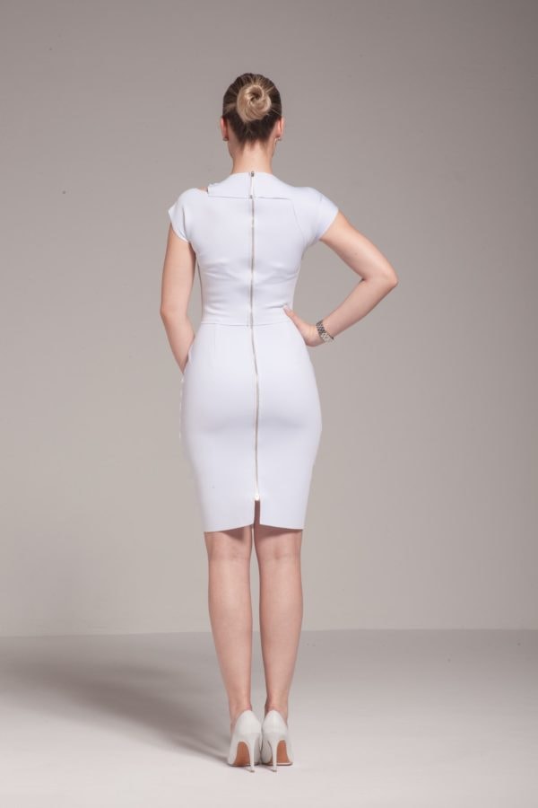 Vestido Jex Klinik, premium: com design moderno em neoprene, corte justo e acinturado, perfeito para uso sob os jalecos. Recorte assimétrico no ombro.