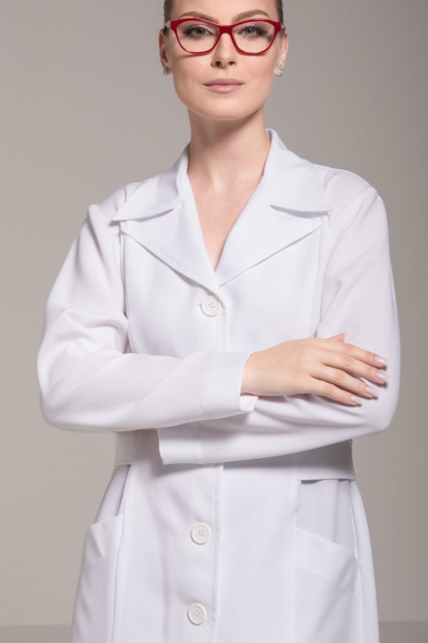 Klinik _ Jaleco Clássico Isabella: com lapela de blazer.