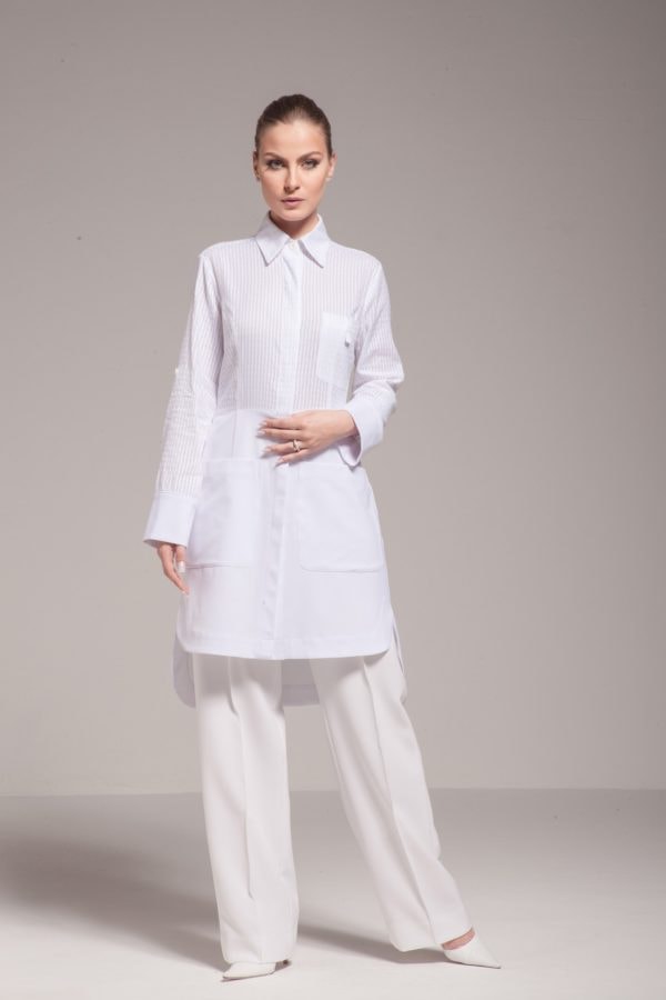 Jaleco Premium Lucy: Gola camisa, abotoamento invisivel
