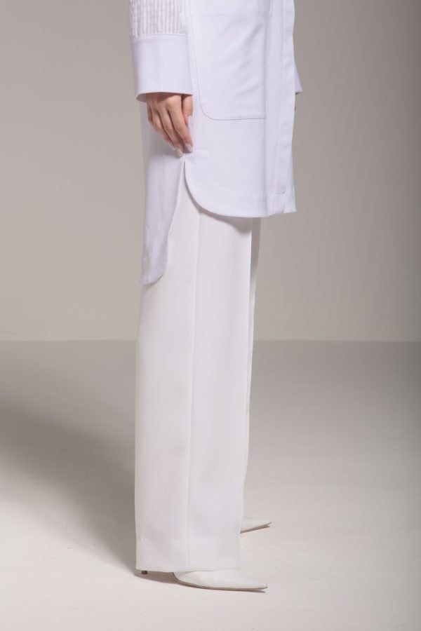 Jaleco Premium Lucy: Gola camisa, abotoamento invisivel